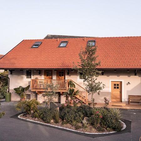 Ferienwohnungen in der alten Schnapsbrennerei Kolleritsch in Mureck Exterior foto